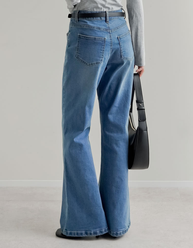 ストレッチデニムキックフレアパンツ